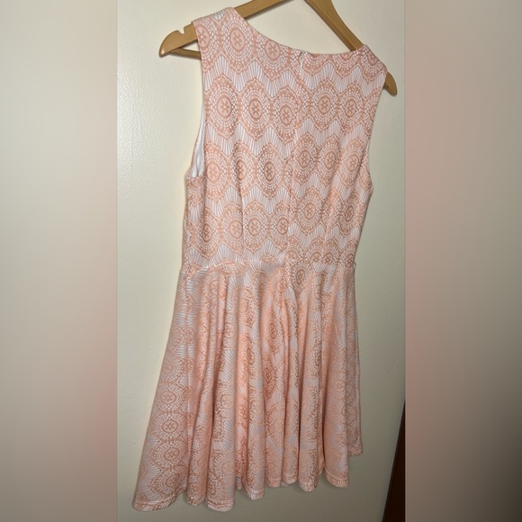 Dress Nectar Peach Floral Perforated Fit & Flare Womens Size 6. Built in slip. - Picture 2 of 6